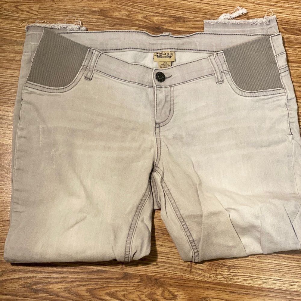 Gray Maternity distressed capris. Size Large.
